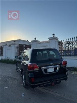 تۆیۆتا لاند کروزەر